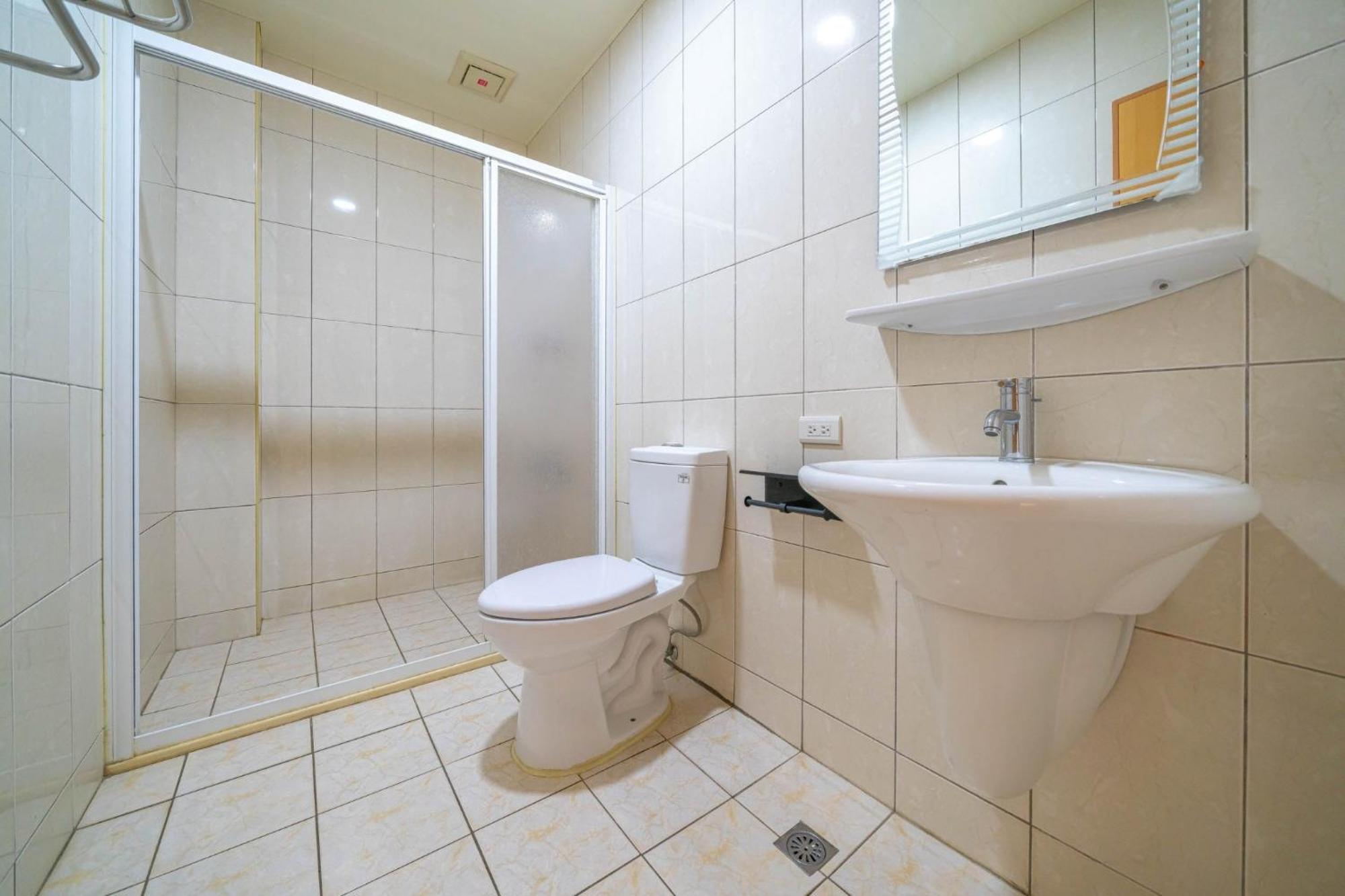Fu Bo Ju Apartment Tainan Bagian luar foto