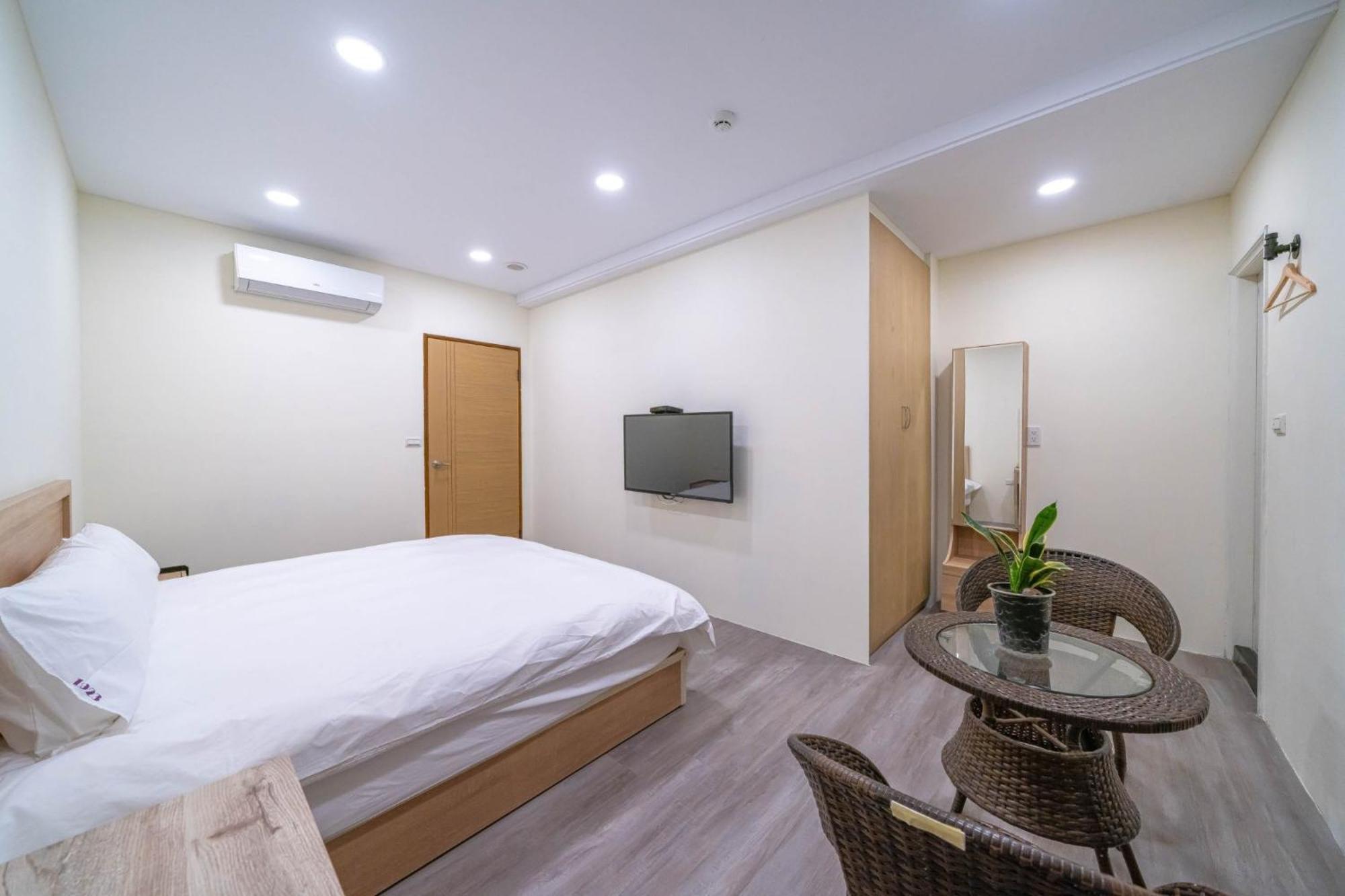 Fu Bo Ju Apartment Tainan Bagian luar foto